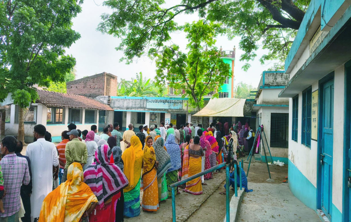 ভারতের পশ্চিমবঙ্গ ও তামিলনাড়ু বিধানসভার ভোট গ্রহন চলছে