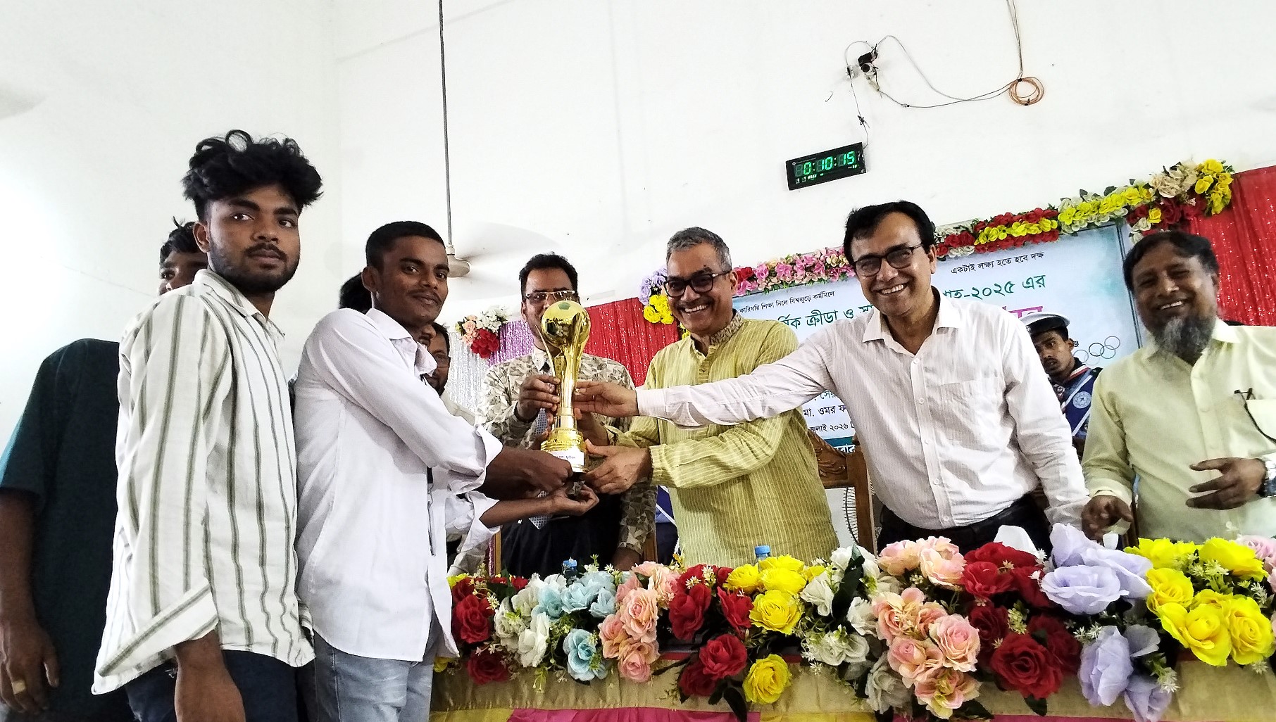 চাঁপাইনবাবগঞ্জ পলিটেকনিকে বৃক্ষরোপণ ও পুরস্কার বিতরণ