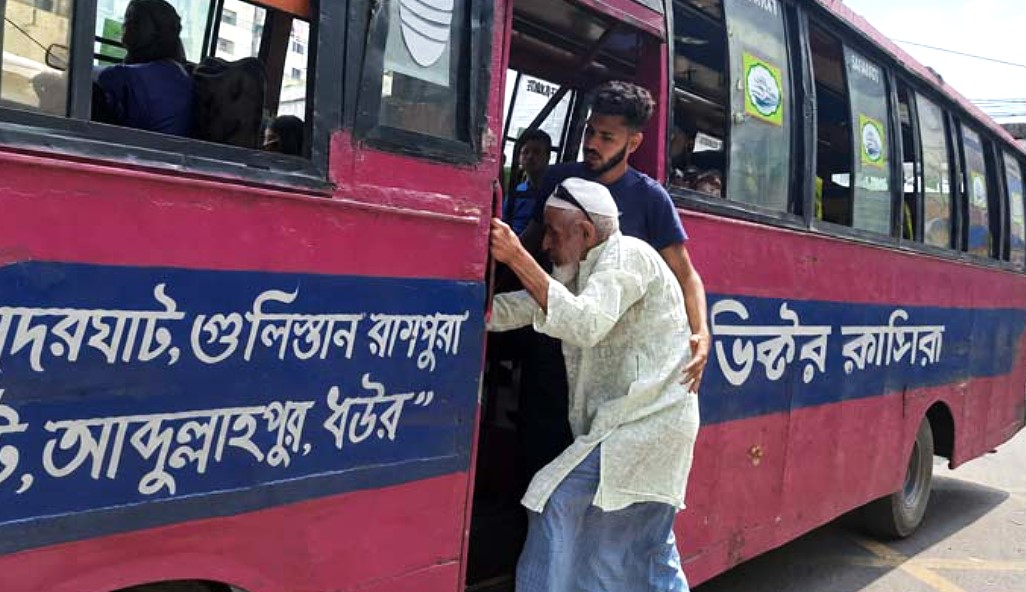 বাস-মিনিবাসের ভাড়া বাড়িয়ে প্রজ্ঞাপন জারি, বেশি আদায়ের অভিযোগ