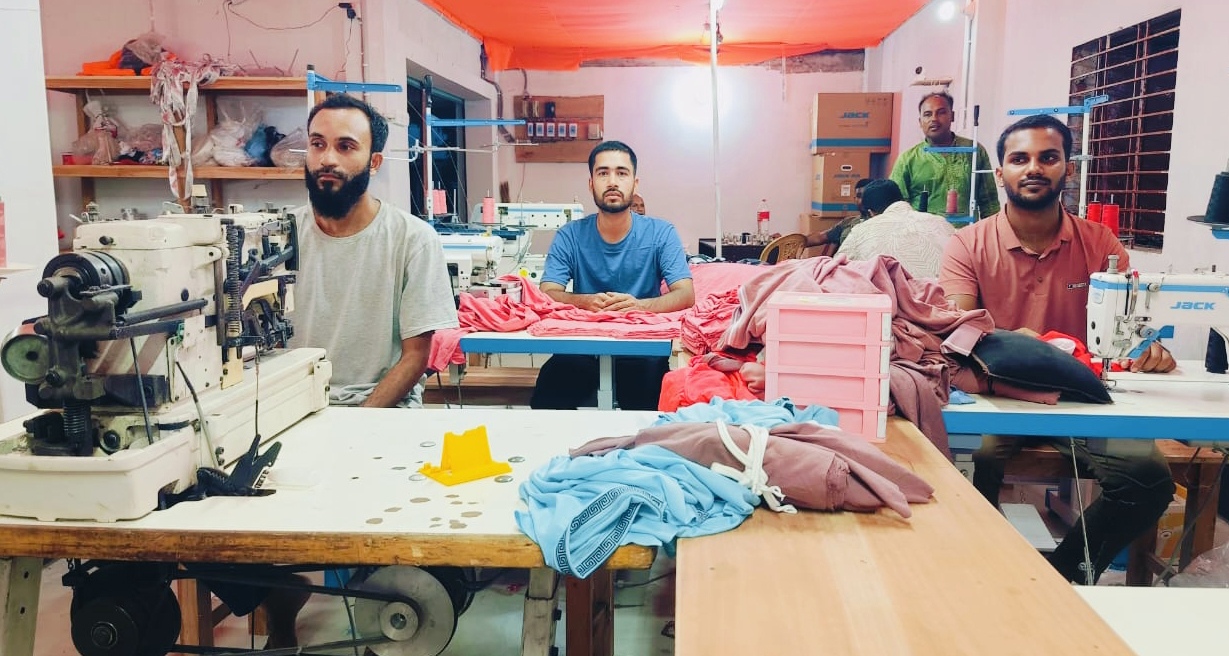 সিংড়ায় তিন তরুণের হাত ধরে যাত্রা শুরু করল ‘অ্যাবসাইন ফ্যাশন’
