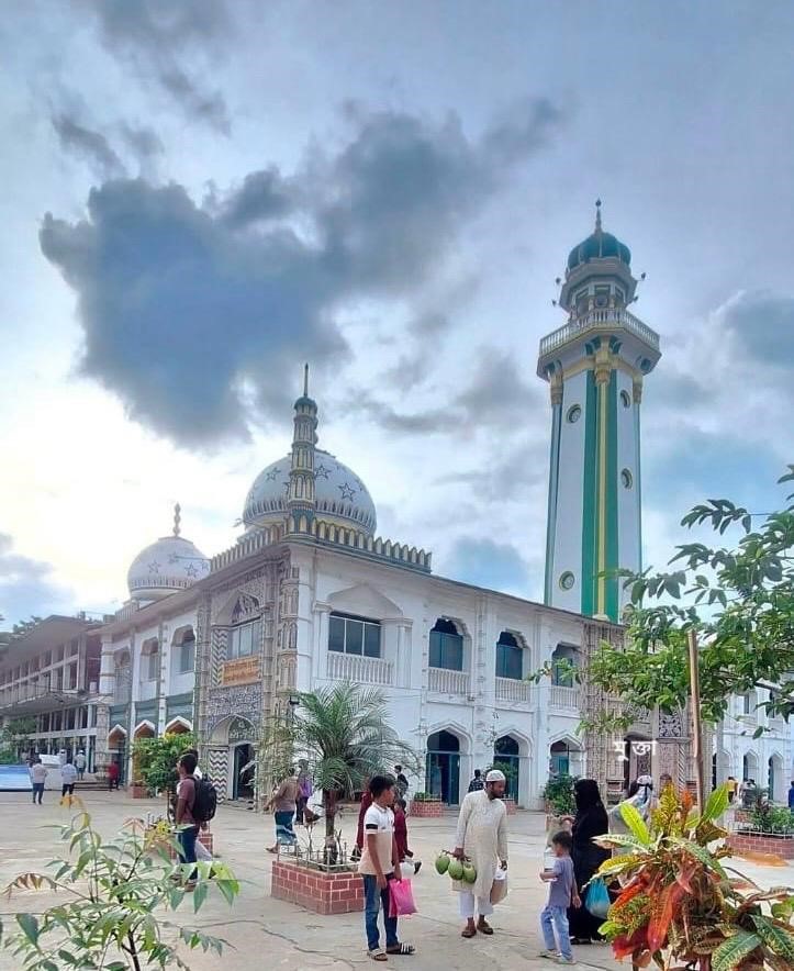 হাজীগঞ্জ বড় মসজিদ ওয়াকফ এস্টেট নিয়ে অপপ্রচার