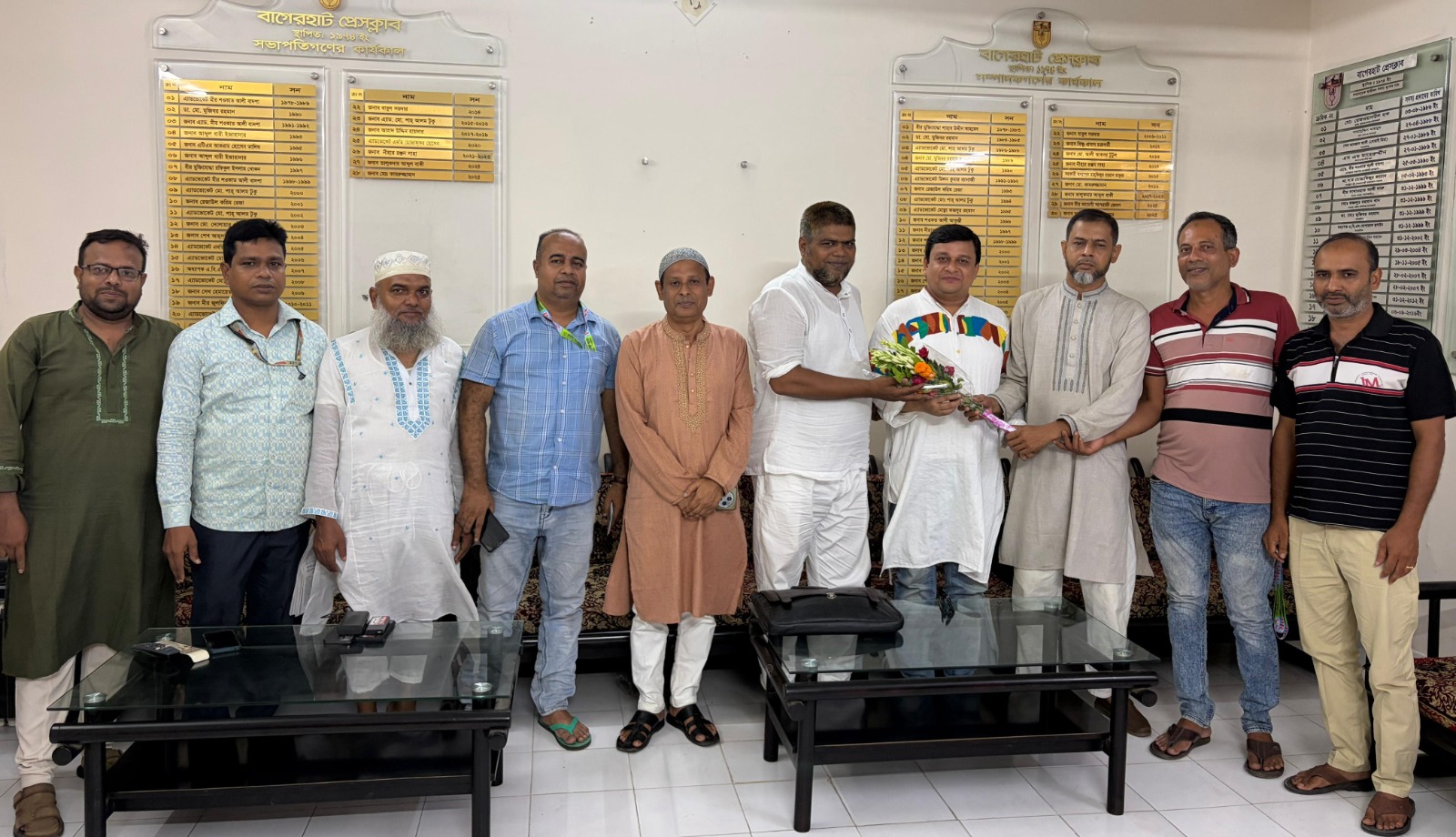 জাতীয় সাংবাদিক সংস্থার কেন্দ্রীয় নেতৃবৃন্দকে বাগেরহাট প্রেসক্লাবের ফুলেল সংবর্ধনা