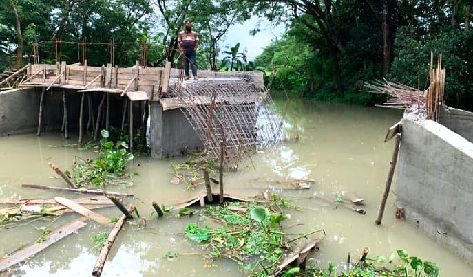 গৌরনদীতে ঢালাইয়ের কয়েক ঘণ্টার মধ্যেই সেতুর স্লাব ধস, তদন্তে দুইটি টিম