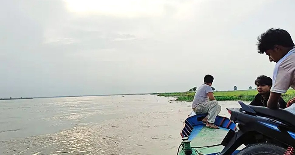 ফরিদপুরে পদ্মার তীরে নারীর অর্ধগলিত মরদেহ উদ্ধার, ওড়নায় বাঁধা সিমেন্টের ব্লক