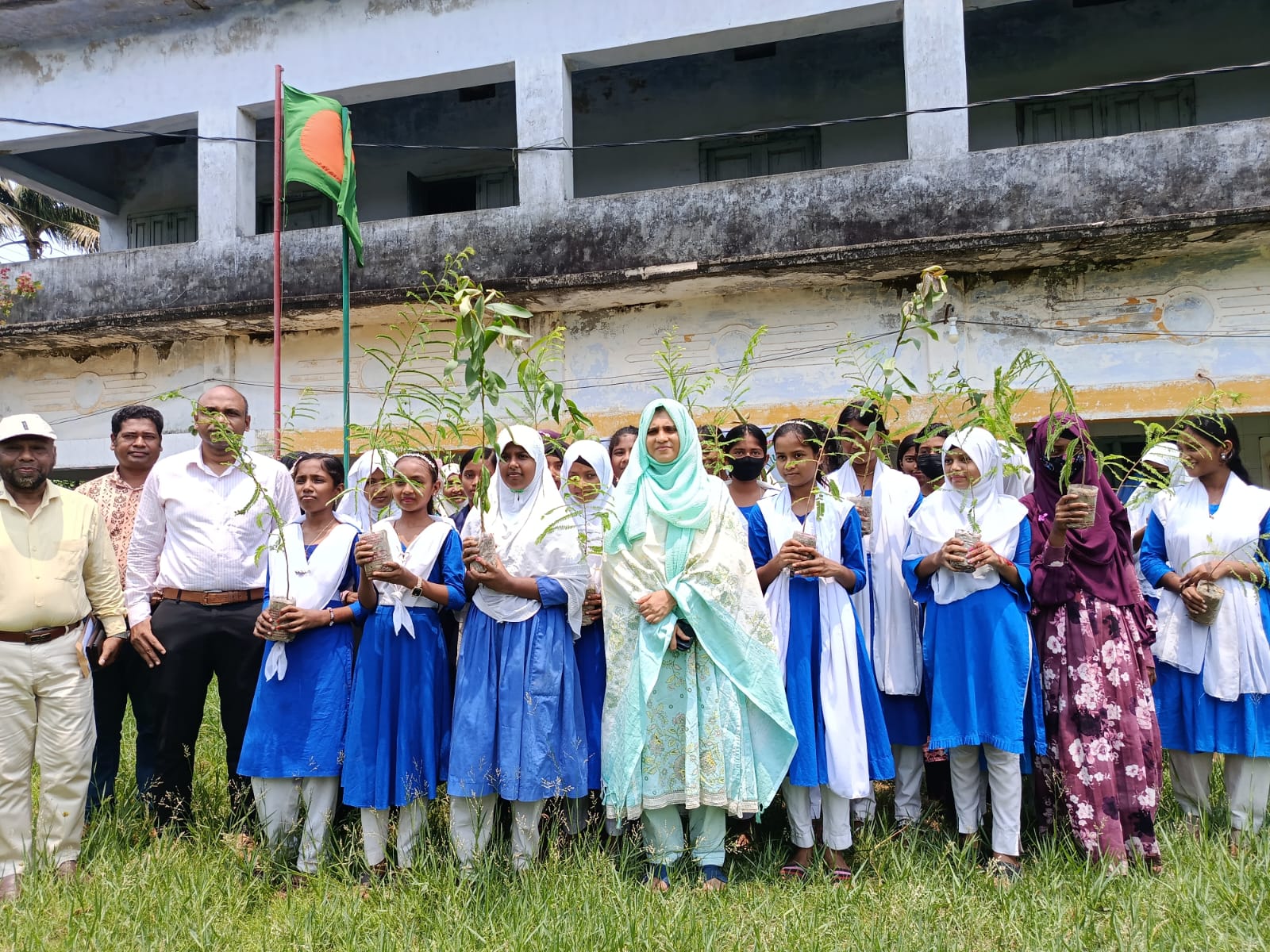 কৃষি ও খাদ্য নিরাপত্তা নিশ্চিত করতে নারীদের সচেতনতার প্রতি গুরুত্বারোপ