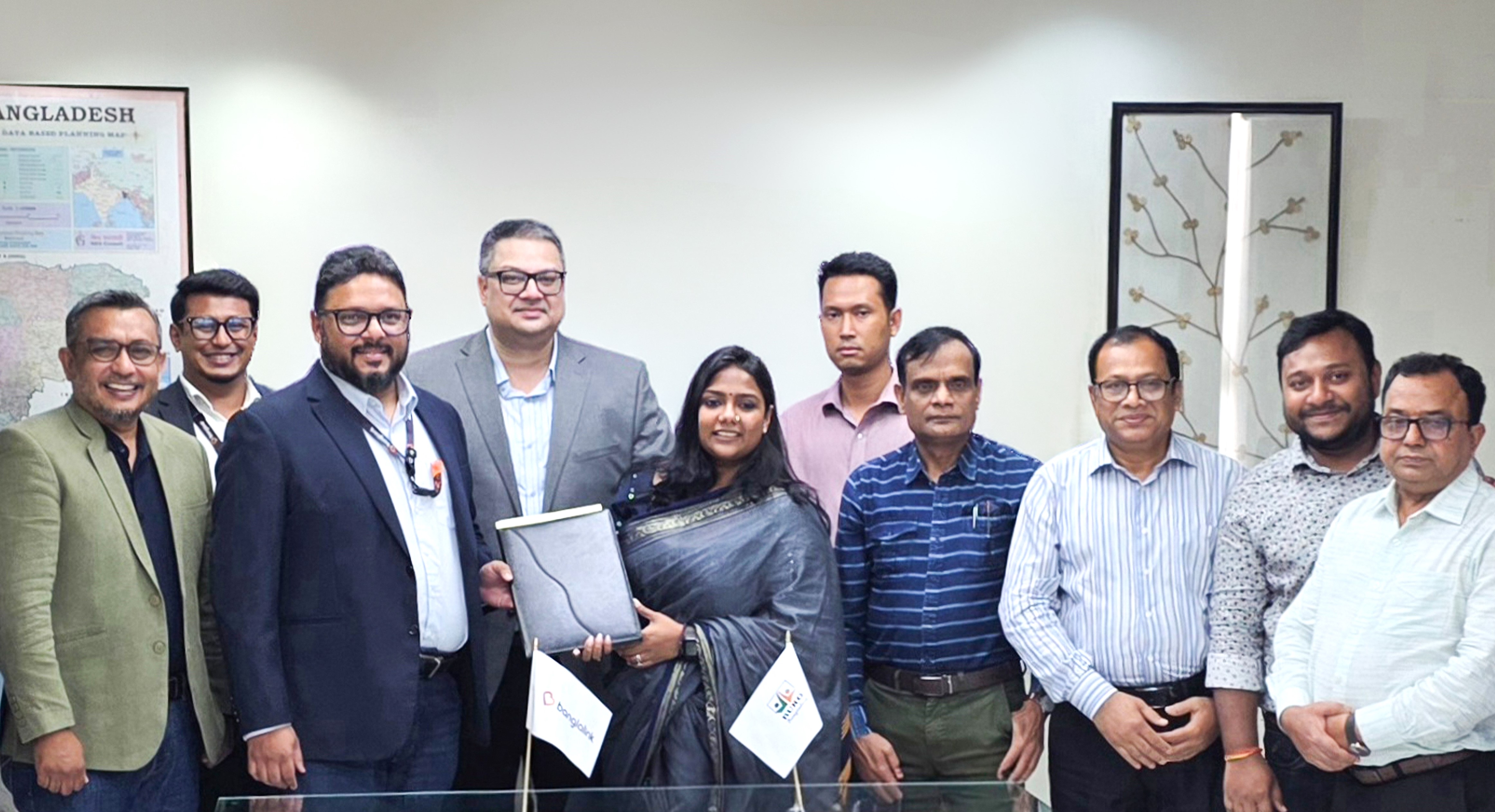 নিরবচ্ছিন্ন যোগাযোগ ও ডিজিটাল সেবা দিতে বুরো বাংলাদেশের সঙ্গে বাংলালিংকের চুক্তি