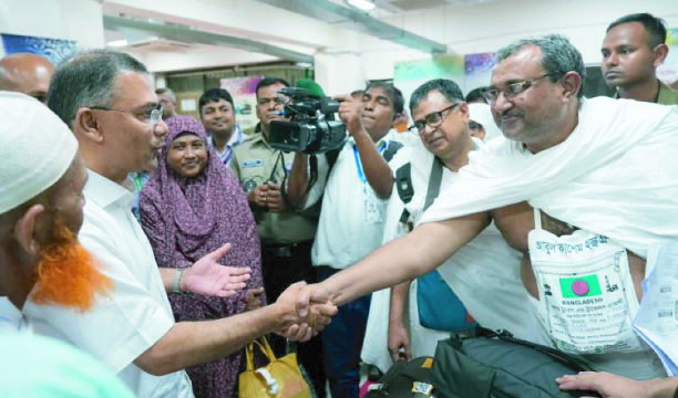 হজ  ফ্লাইট উদ্বোধন করলেন প্রধানমন্ত্রী