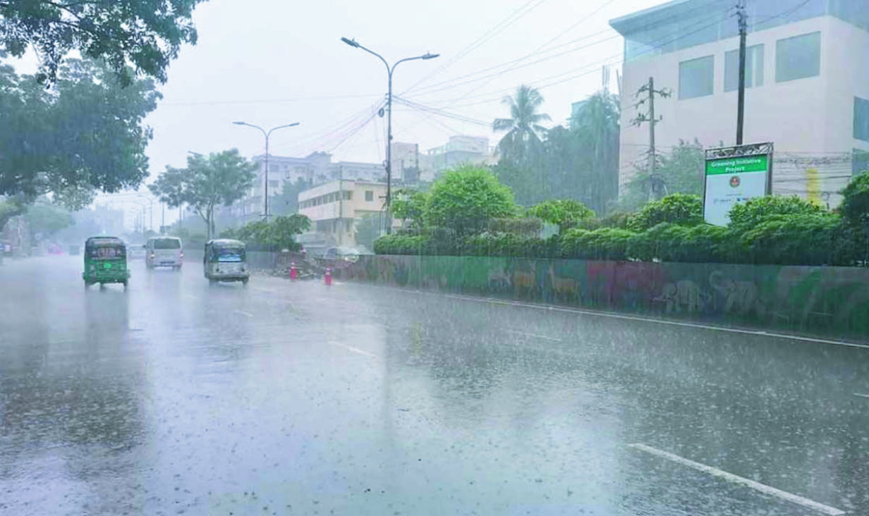 সকাল থেকেই টানা বৃষ্টিতে ভিজছে রাজধানী ঢাকা