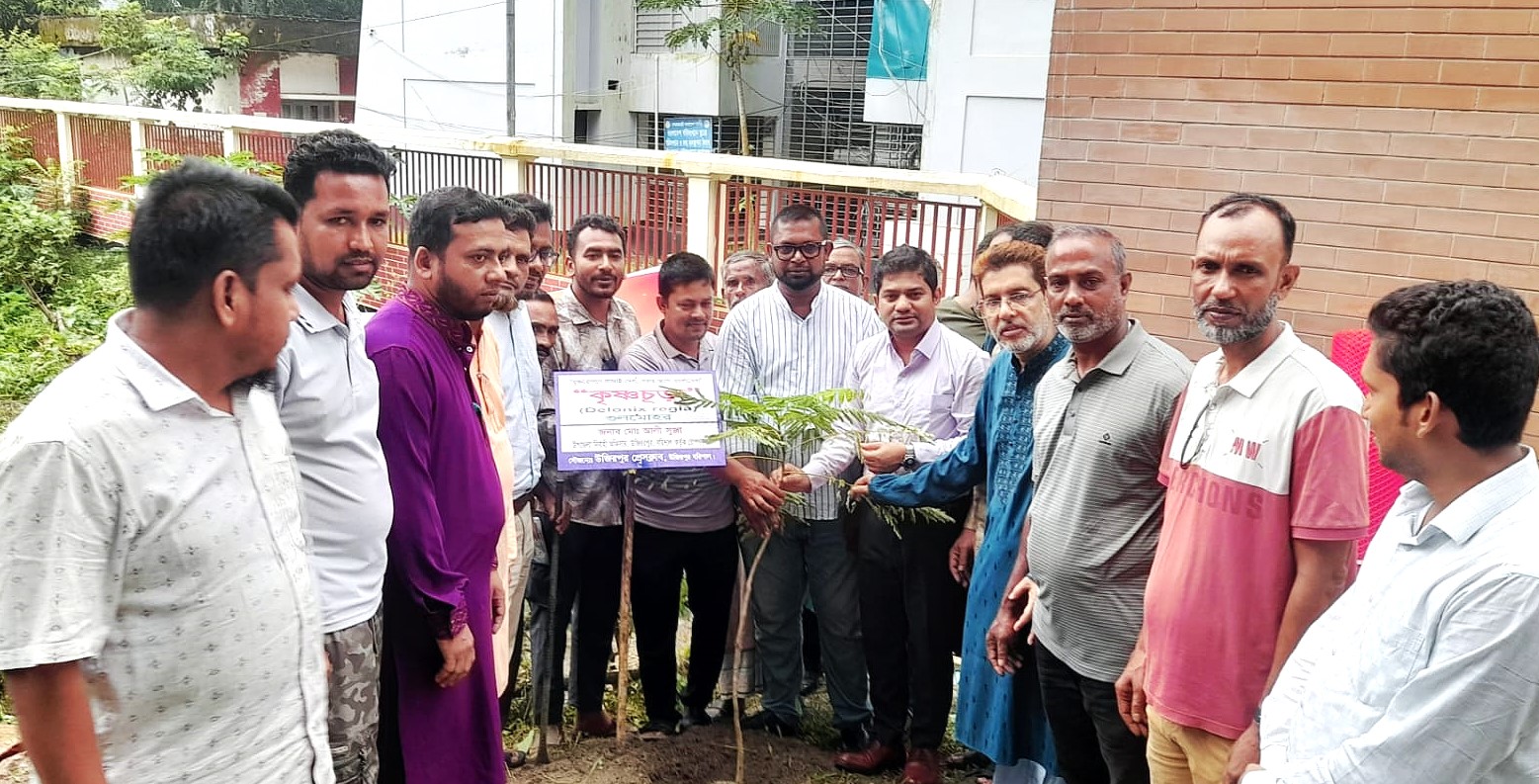 উজিরপুর প্রেসক্লাবের উদ্যোগে দিনব্যাপী বৃক্ষরোপণ কর্মসূচি পালন