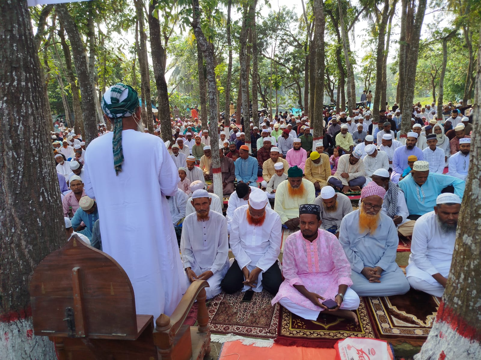 সাতক্ষীরায় রইচপুর পশ্চিমপাড়া ঈদগাহে ঈদুল আজহার জামাত অনুষ্ঠিত