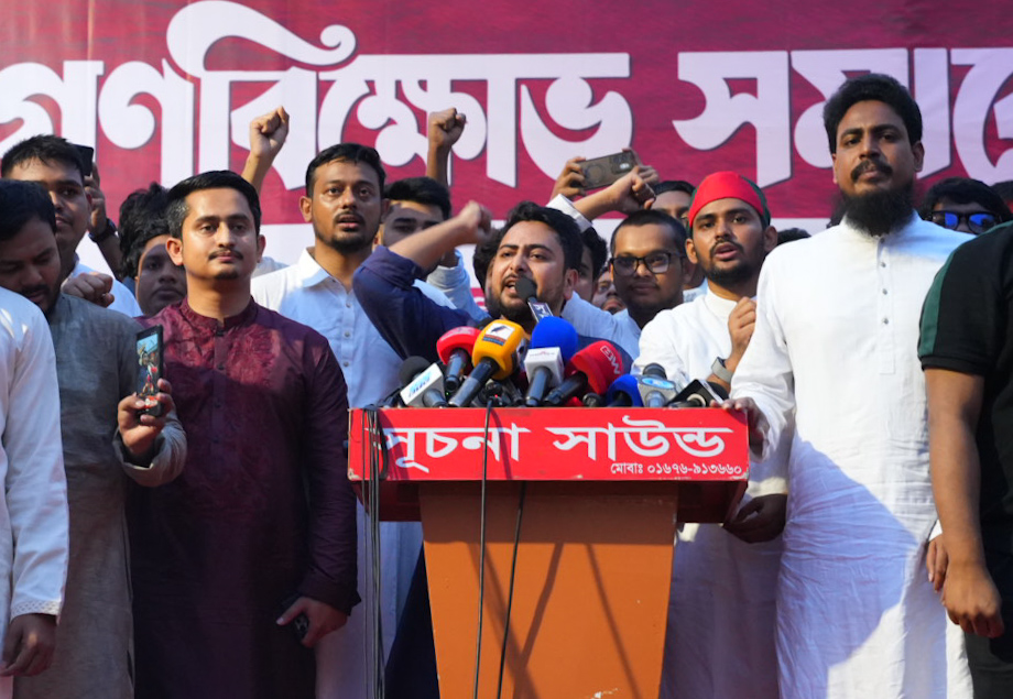 পতিত ও নব্য দুই স্বৈরাচারকেই পরাজিত করা হবে: নাহিদ ইসলাম