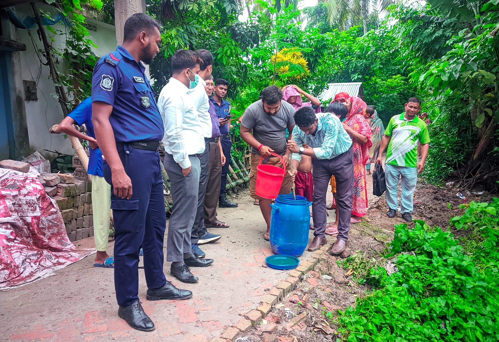 ভোক্তা অধিকারের সাতক্ষীরায় অভিযানে দুধ ভান্ডারকে ১ লাখ টাকা জরিমানা
