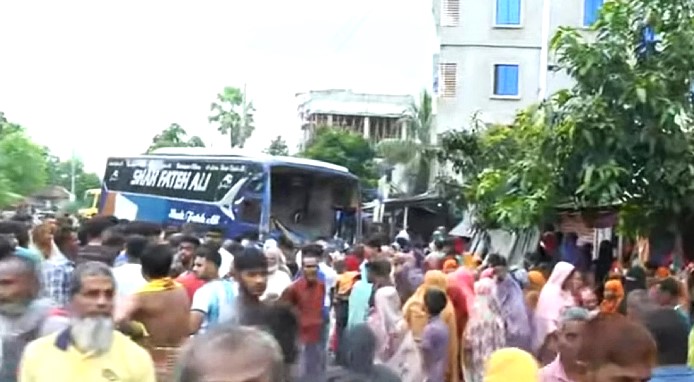 বগুড়ায় বাসচাপায় ৬ শ্রমিক নিহত