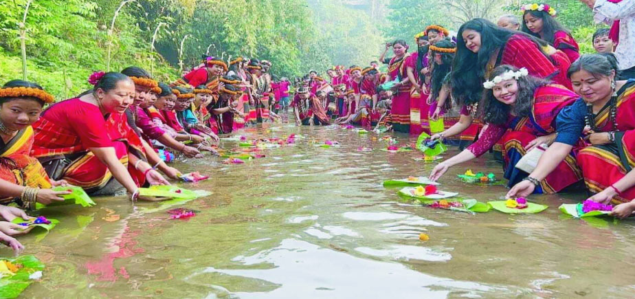 বিজু উৎসব শুরু: জলে ফুল ও নতুন কাপড় ভাসিয়ে হারি বিজু উদযাপন