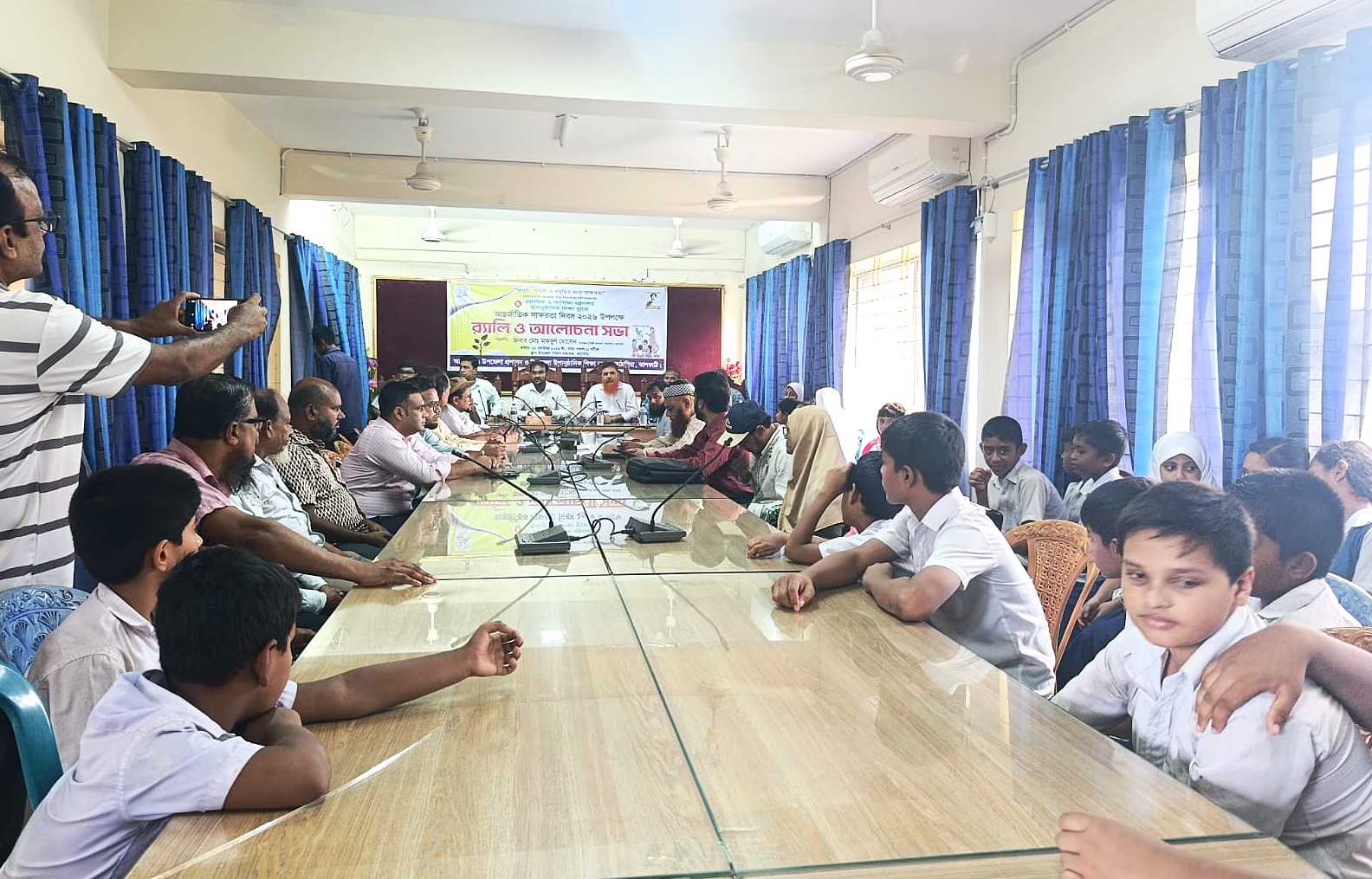 কাঁঠালিয়ায় সাক্ষরতা দিবসে র্যালি ও আলোচনা সভা