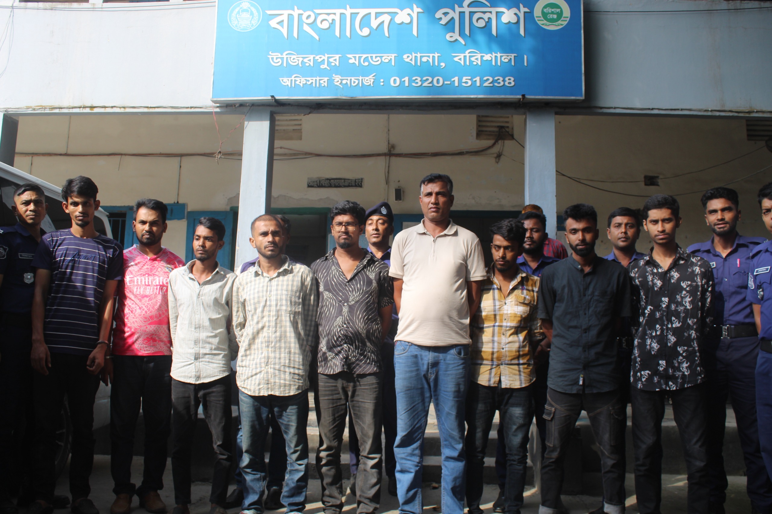 উজিরপুরে যুবদল নেতাকে কুপিয়ে হত্যা, পালানোর সময় গ্রেফতার ৯