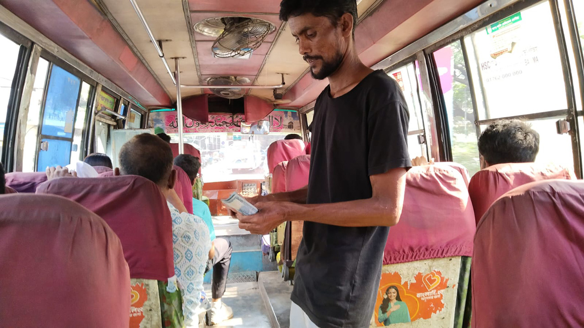 সিদ্ধান্তের আগেই ৫০-১০০% বাড়তি বাস ভাড়া আদায়, কিলোমিটারে ১৭ পয়সা বাড়ানোর সিদ্ধান্ত