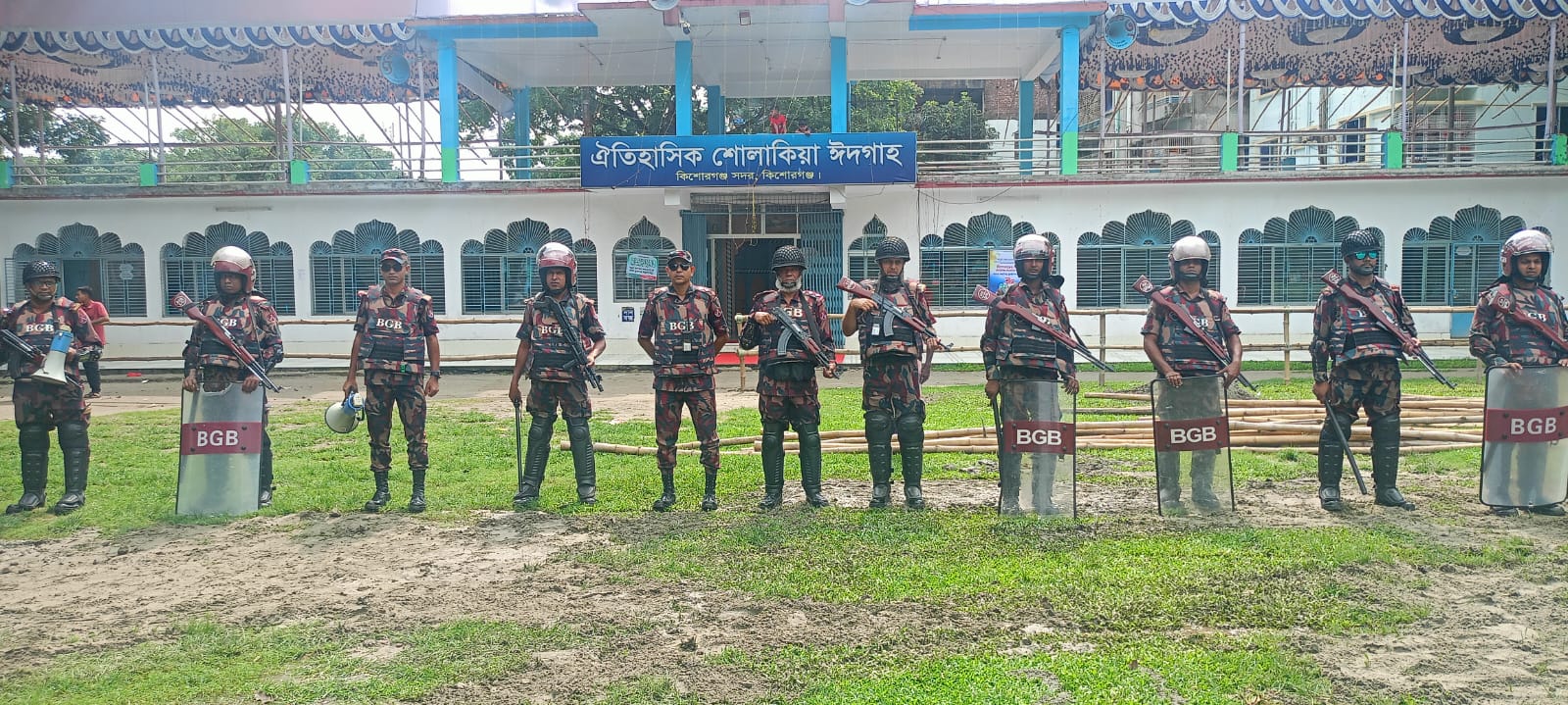 ঐতিহ্যবাহী শোলাকিয়া ঈদগাহে ঈদ জামাতের নিরাপত্তায় বিজিবি মোতায়েন