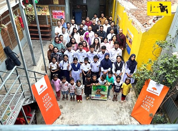 জাগো ফাউন্ডেশনের ডিজিটাল স্কুল প্রোগ্রাম পরিদর্শনে গার্ডিয়ান লাইফ ইন্স্যুরেন্স লিমিটেড