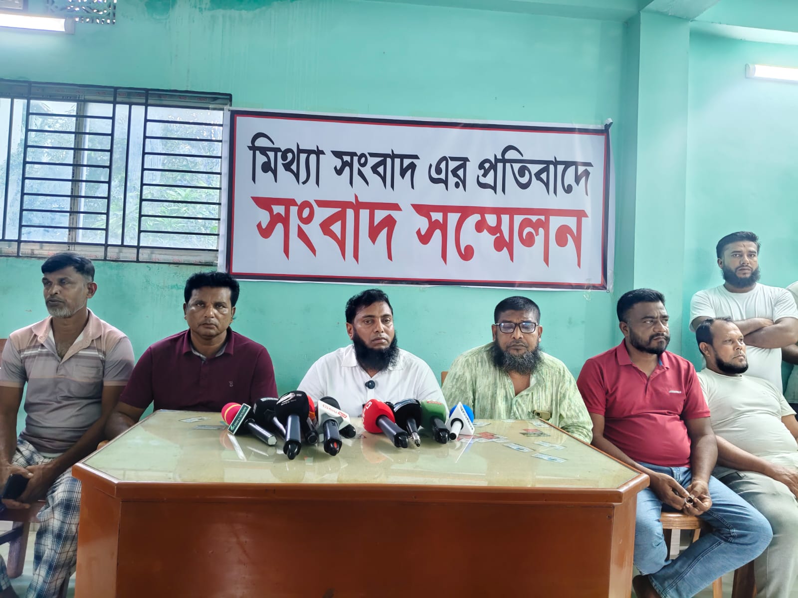 মিথ্যা সংবাদ প্রকাশের প্রতিবাদে শহীদ আলীর সংবাদ সম্মেলন