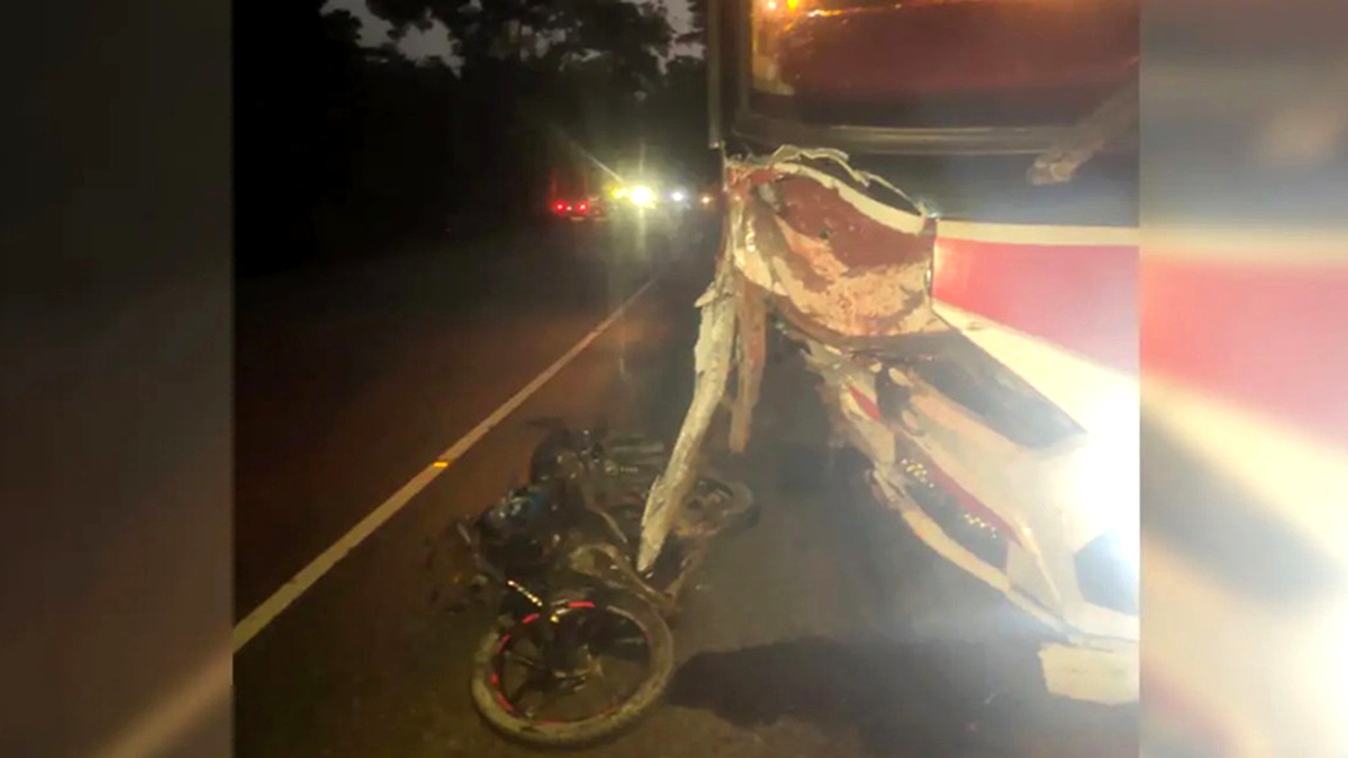 বরিশালের উজিরপুরে বাস-মোটরসাইকেল সংঘর্ষে তিন বন্ধু নিহত