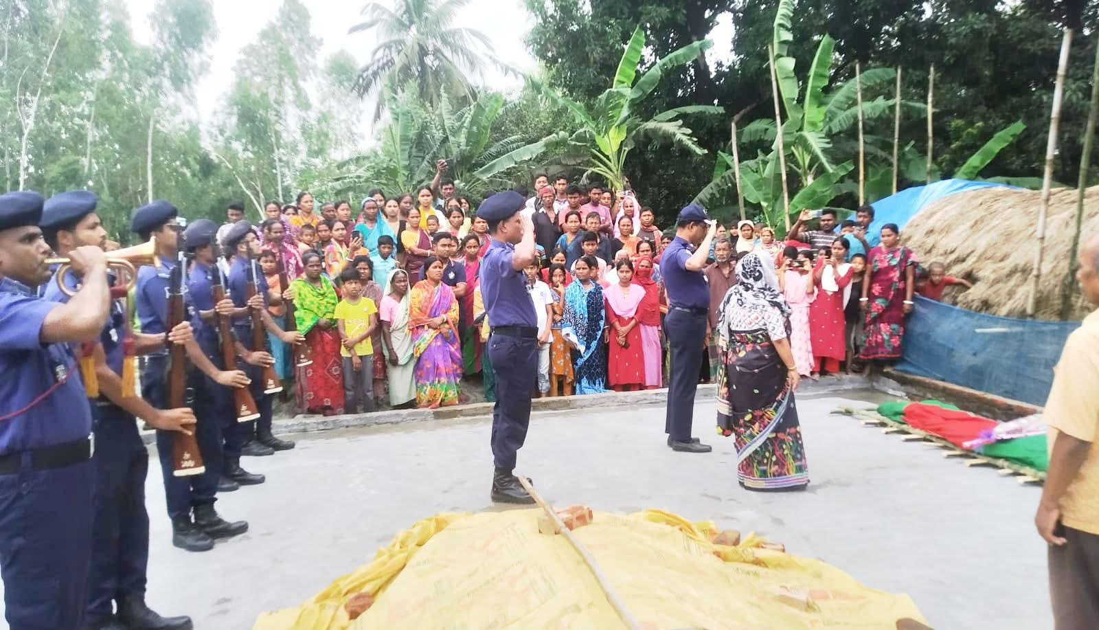 দুঃসহ স্মৃতির সাক্ষী বীরাঙ্গনা টেপরী রানীর রাষ্ট্রীয় মর্যাদায় শেষ কৃত্য সম্পন্ন