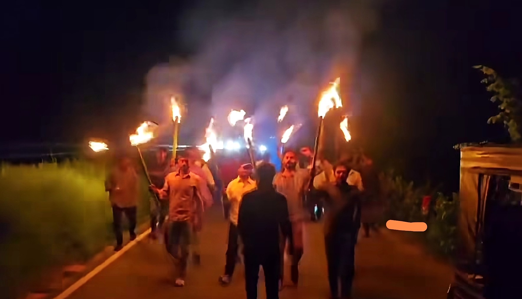 গভীর রাতে ফরিদপুরের ভাঙ্গায় ছাত্রলীগের মশাল মিছিল