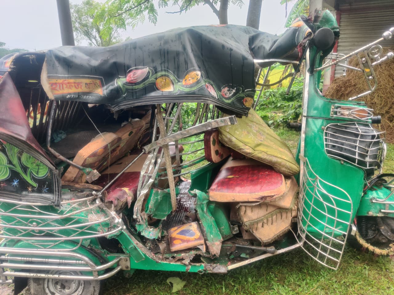 নেত্রকোণায় বাস-সিএনজির মুখোমুখি সংঘর্ষে নিহত ২, আহত ৩