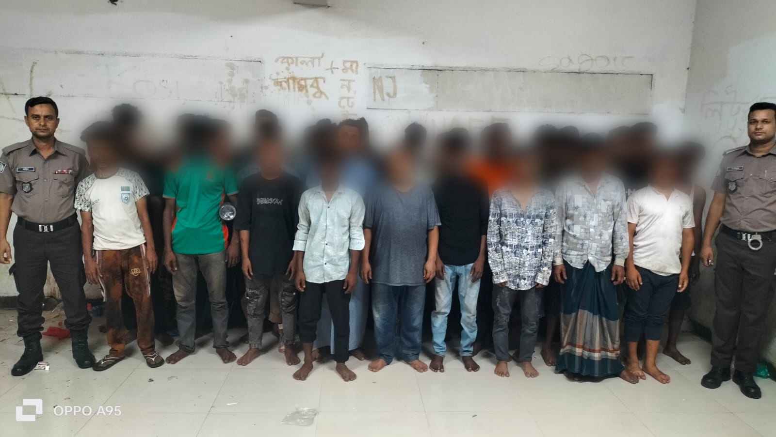 রাজধানীতে অভিযানে শতাধিক গ্রেফতার, মাদক ও চোরাই সিএনজি উদ্ধার