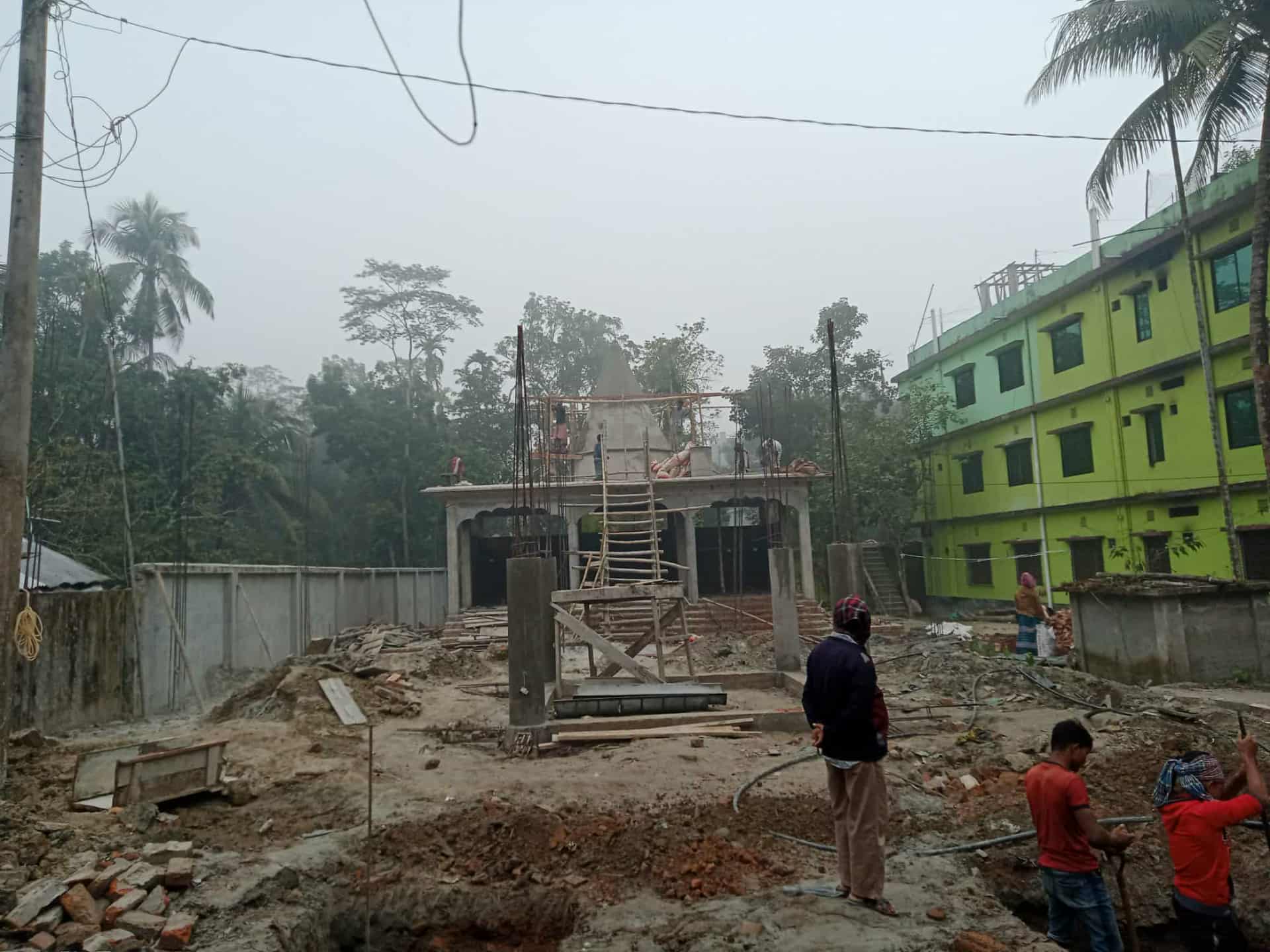 উজিরপুরে স্বেচ্ছাসেবক দল নেতার বিরুদ্ধে হিন্দু পরিবারের বাড়ি ও মন্দিরের সম্পত্তি দখলের অভিযোগ