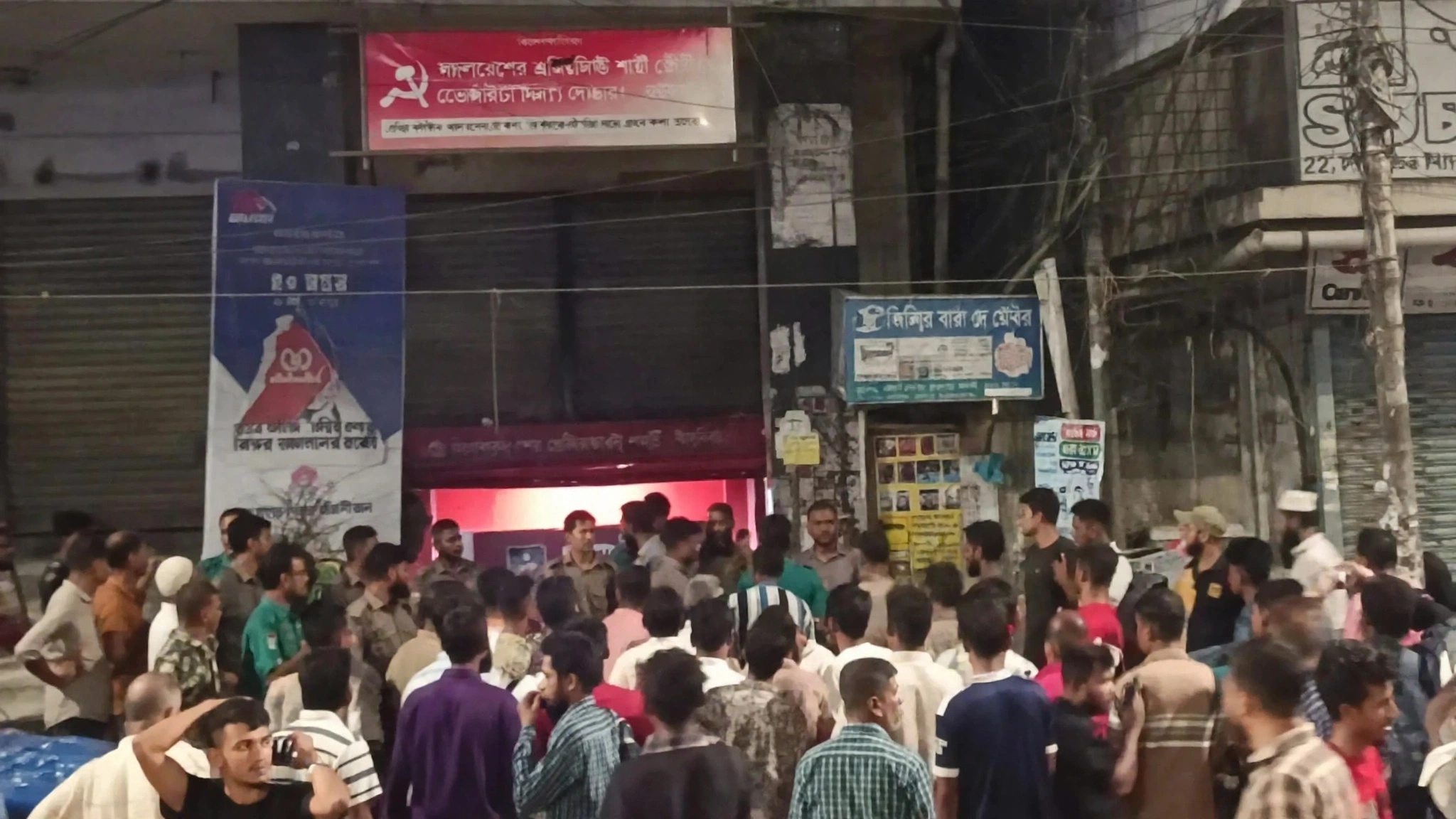 সিপিবির কেন্দ্রীয় কার্যালয় মুক্তি ভবনে মব হামলা, উত্তেজনা ও নিন্দার ঝড়