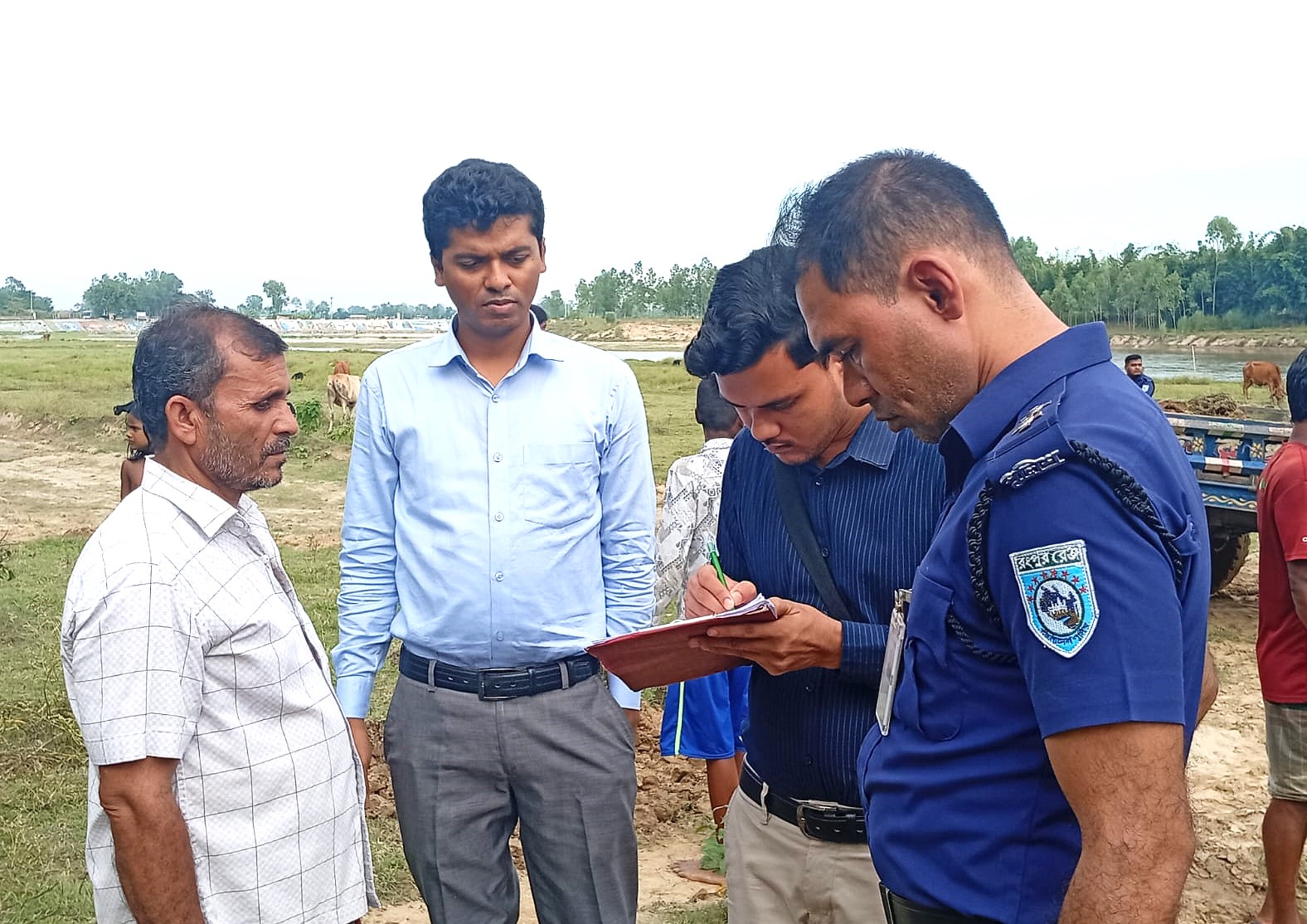 বোচাগঞ্জে টাঙ্গন নদীর পাড়ের মাটি কাটায় জরিমানা