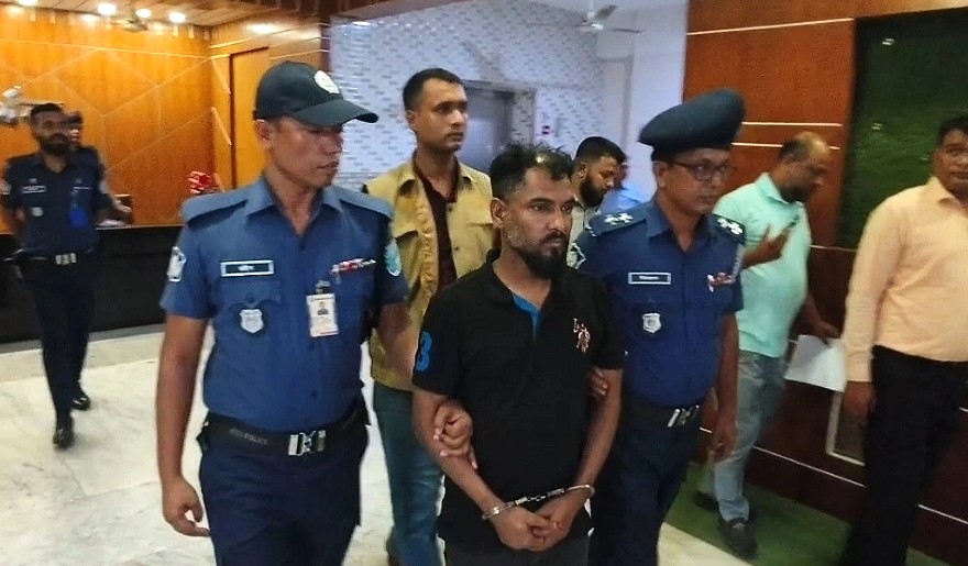 ফরিদপুরে মহাসড়কে গুলি: ব্যবহৃত রিভলবার উদ্ধার,যুবক গ্রেপ্তার