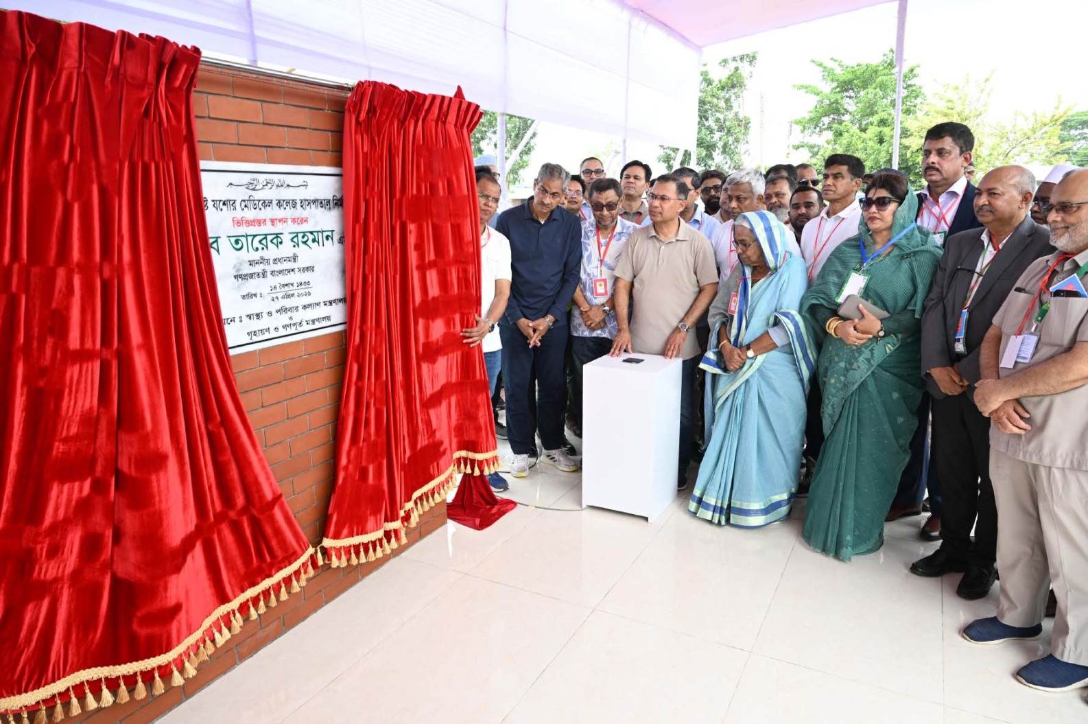 যশোরে মেডিকেল কলেজ হাসপাতালের ভিত্তিপ্রস্তর স্থাপন করলেন প্রধানমন্ত্রী