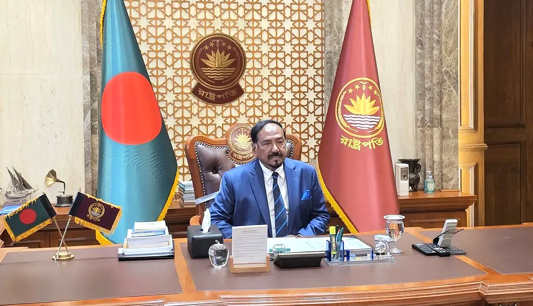 বঙ্গভবনে অফিস করলেন ভারপ্রাপ্ত রাষ্ট্রপতি হাফিজ উদ্দিন