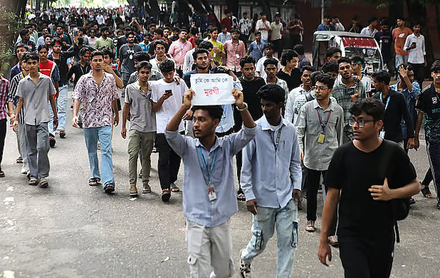 শিক্ষামন্ত্রীর পদত্যাগের দাবিতে 'মার্চ টু শিক্ষা মন্ত্রণালয়', দেশজুড়ে এইচএসসি পরীক্ষার্থীদের বিক্ষোভ
