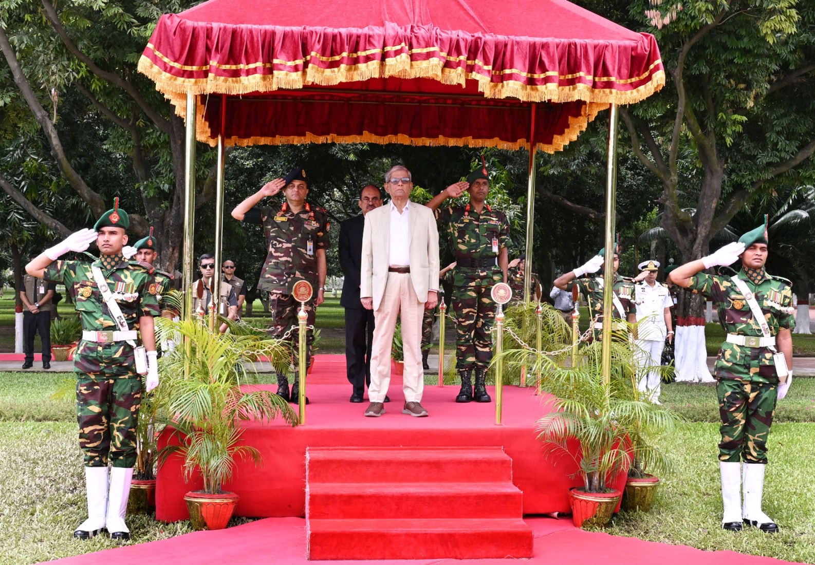 শপথের পর প্রথমবার বঙ্গভবনে রাষ্ট্রপতি মির্জা ফখরুল