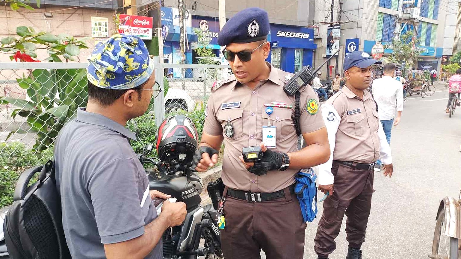 ট্রাফিক আইন লঙ্ঘনে ডিএমপির ২০৮৬ মামলা, ৩৮৭ গাড়ি ডাম্পিং