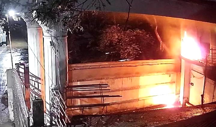 চট্টগ্রামে নওফেলের পারিবারিক বাসভবনে অগ্নিসংযোগ