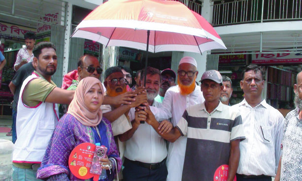 তপ্ত রোদে স্বস্তির ছায়া, শ্রমজীবী মানুষের পাশে নড়াইল  রেড ক্রিসেন্ট