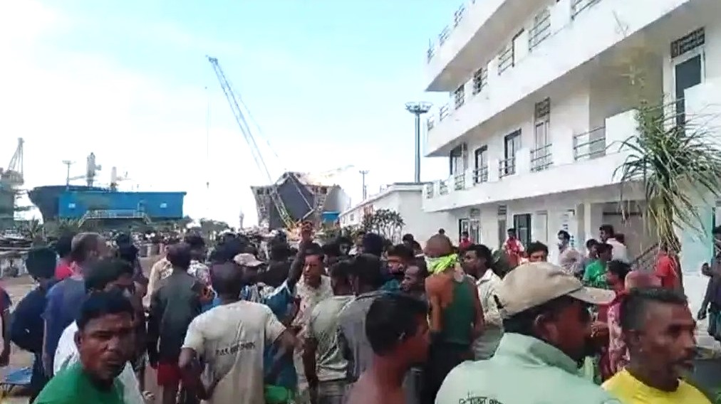 সীতাকুণ্ডে শিপইয়ার্ডে বিষাক্ত গ্যাসে নিহত ৭, আহত অন্তত ১০