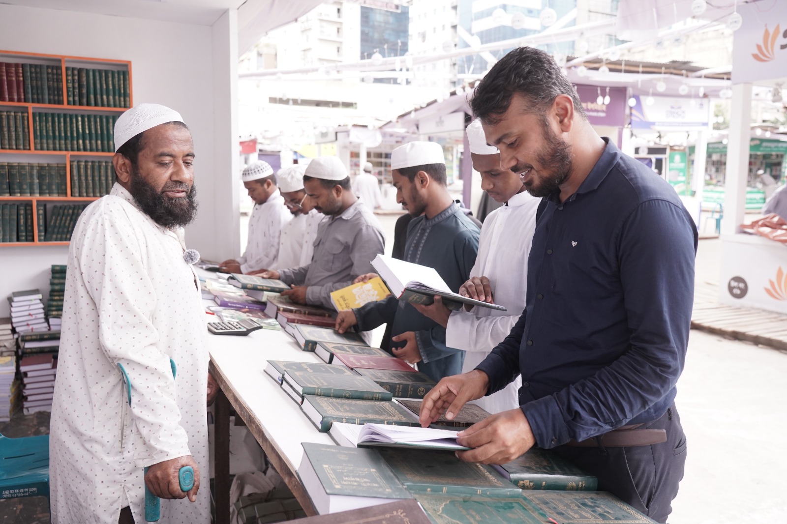 বায়তুল মোকাররমে জমে উঠেছে মাসব্যাপী ইসলামী বইমেলা