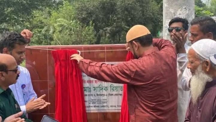 বোচাগঞ্জে ৫ গ্রামীণ সড়কের উন্নয়ন কাজের শুভ উদ্বোধন