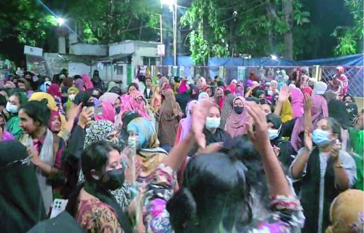 তিতুমীর কলেজে তিন ছাত্রীর বহিষ্কার ঘিরে বিক্ষোভ, হল রাজনীতি নিষিদ্ধের দাবিতে উত্তাল ক্যাম্পাস
