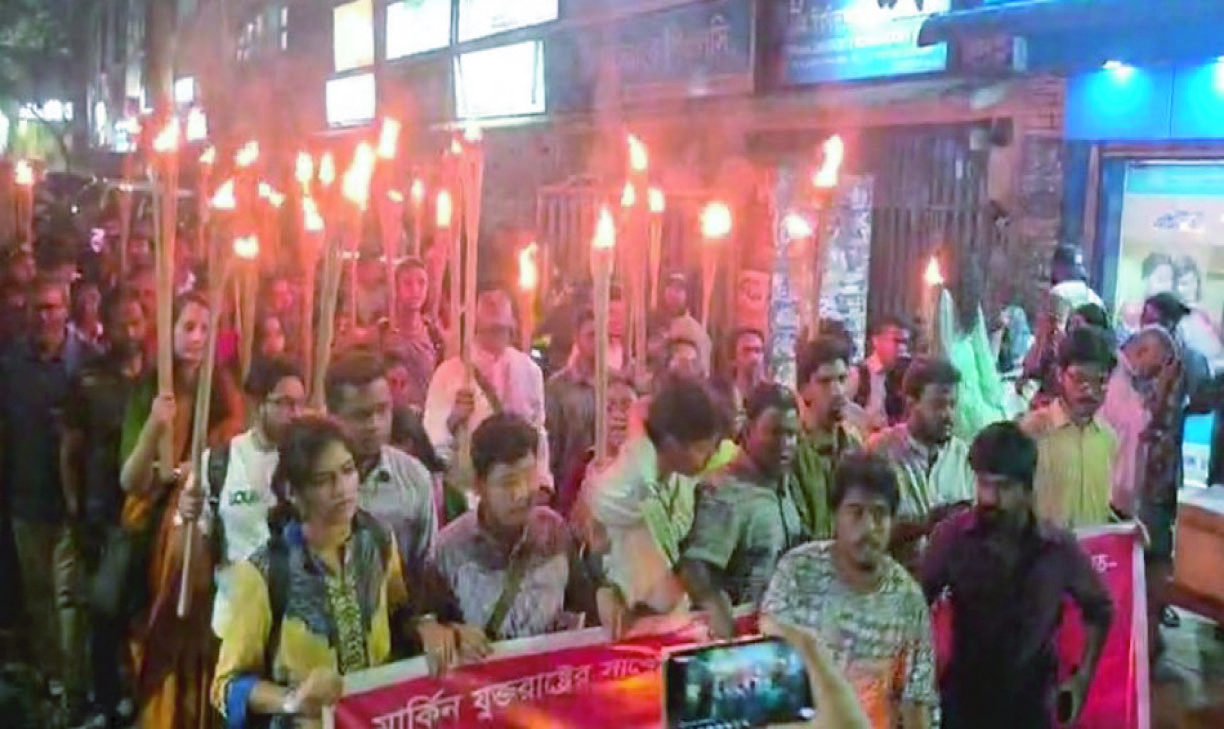 ইউনূসের দেশবিরোধী চুক্তির বিরুদ্ধে ডাবিতে মশাল মিছিল