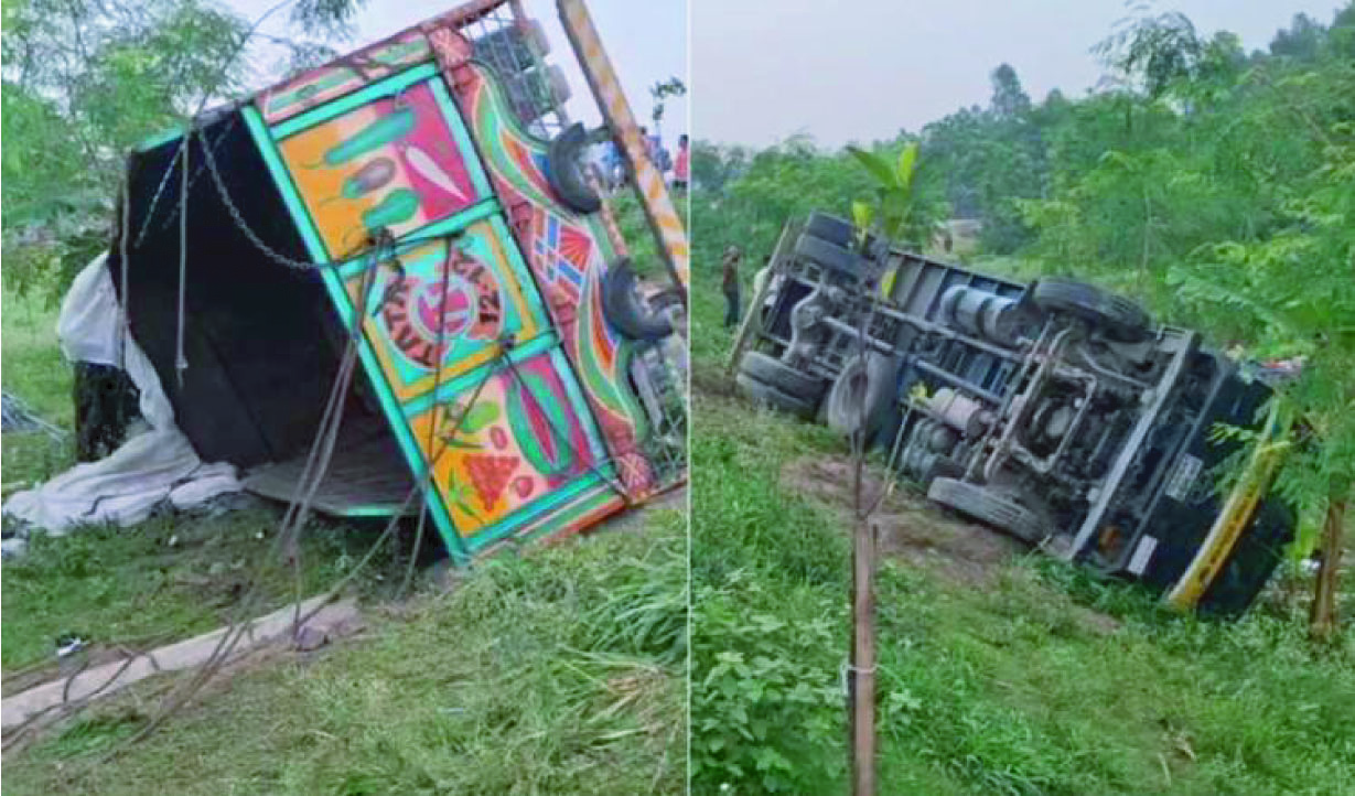 ঢাকা-টাঙ্গাইল মহাসড়কে রডবোঝাই ট্রাক উল্টে নিহত ১৫