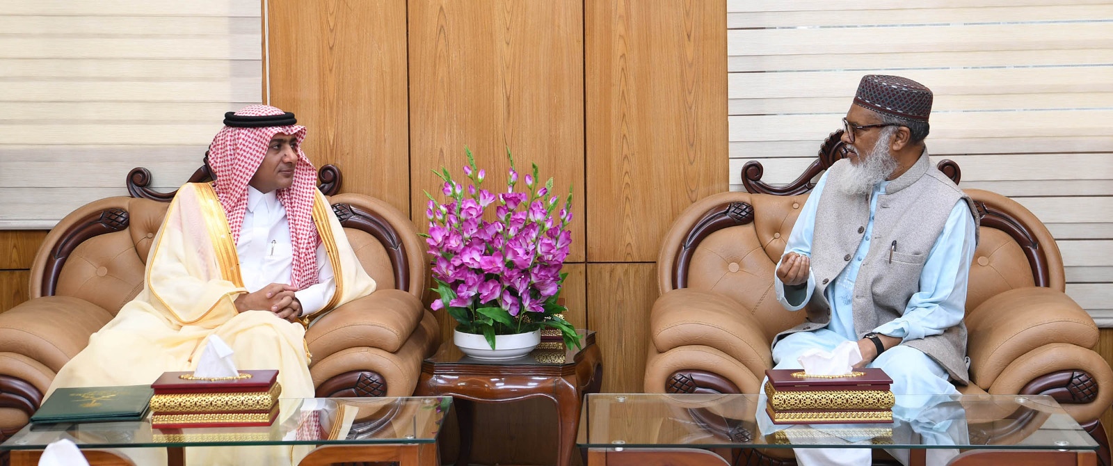 215f9d65-9f2f-4180-9d25-f72a9aabc95534753