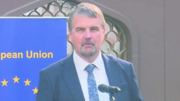 1fbd5529-dba4-4f36-8e72-129fd9bc472d39569