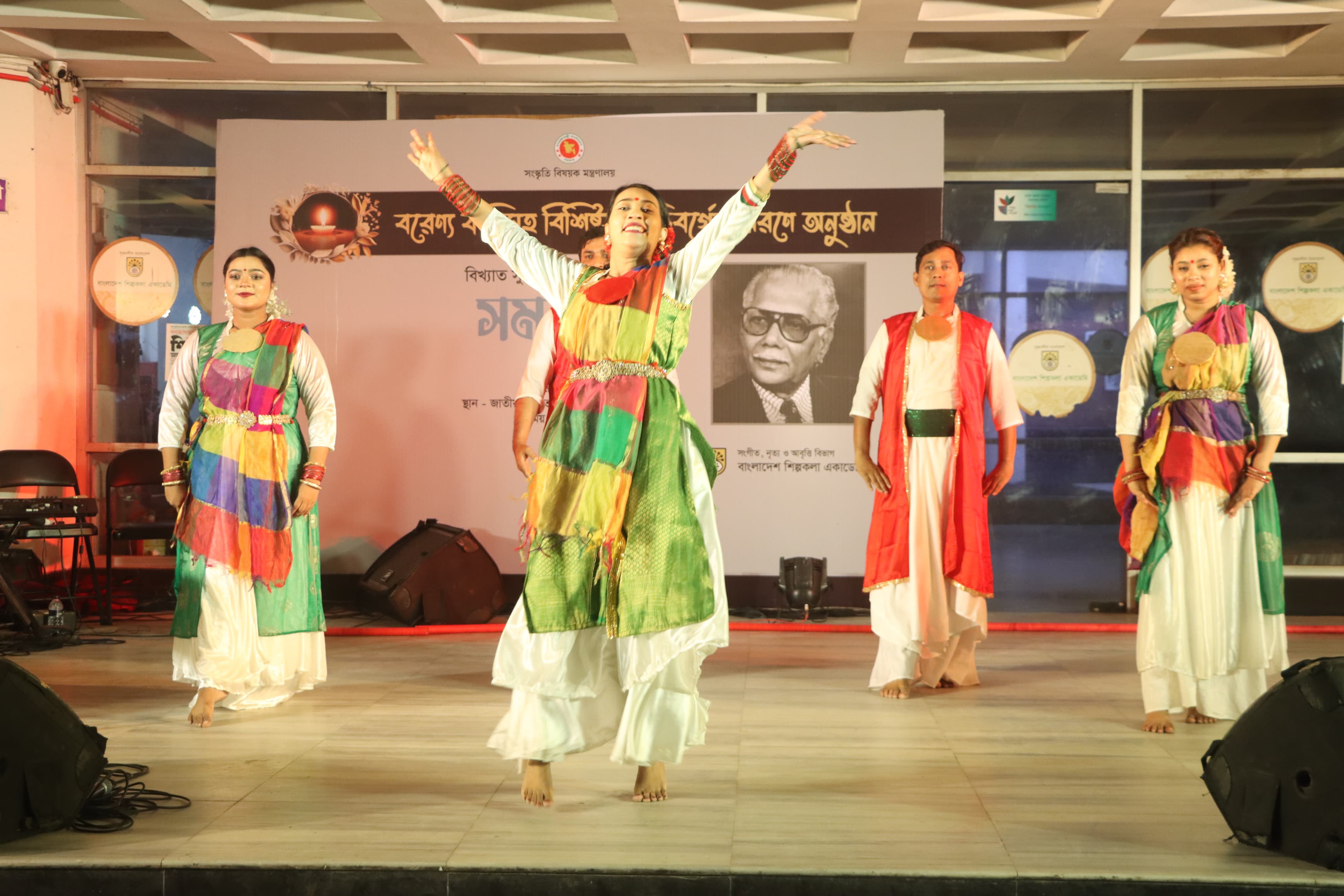 5bf3ed87-f74c-4b67-af0c-add361ab804833899