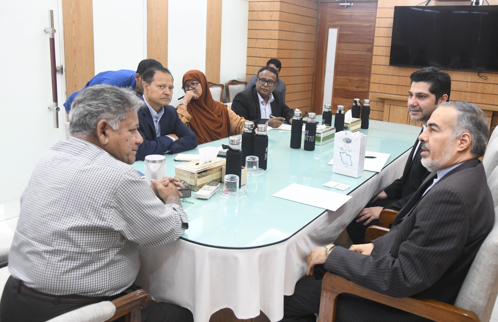 37bdc8b6-a86b-4173-a250-50aab6d205c928795